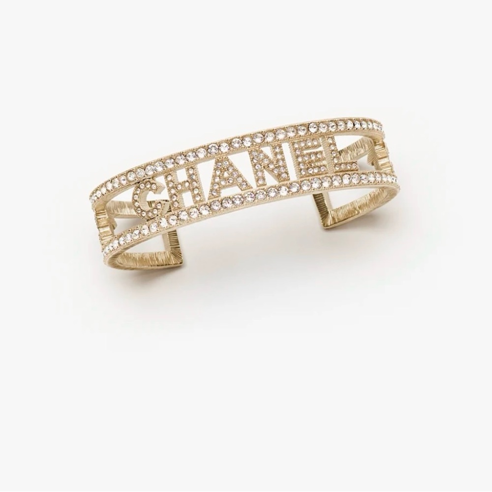 Chanel Cuff size M.